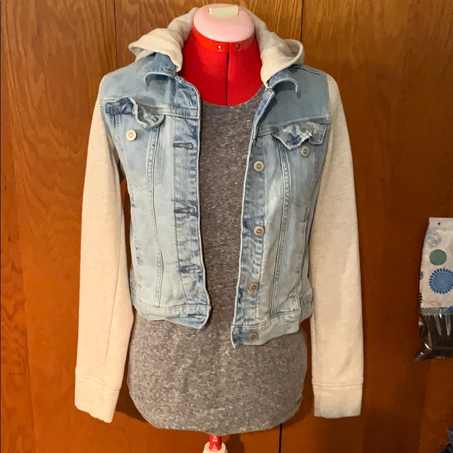 Hollister Jean Jacket And T Shirt Lot Size S/M